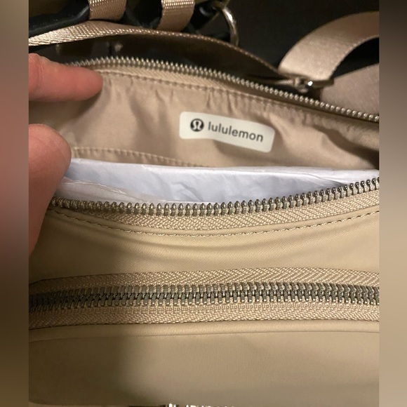 Lululemon Crossbody with Nano Pouch 2L Trench New with Tags 3-in-1 - Picture 15 of 16
